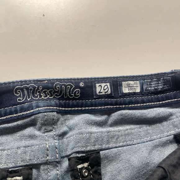 Low rise bootcut miss me jeans waist says 29 and inseamm says 34 - Picture 2 of 5